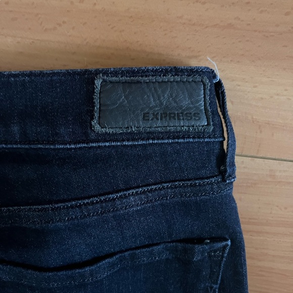 Express Dark Wash Mid-Rise Straight Jean. - Picture 4 of 4